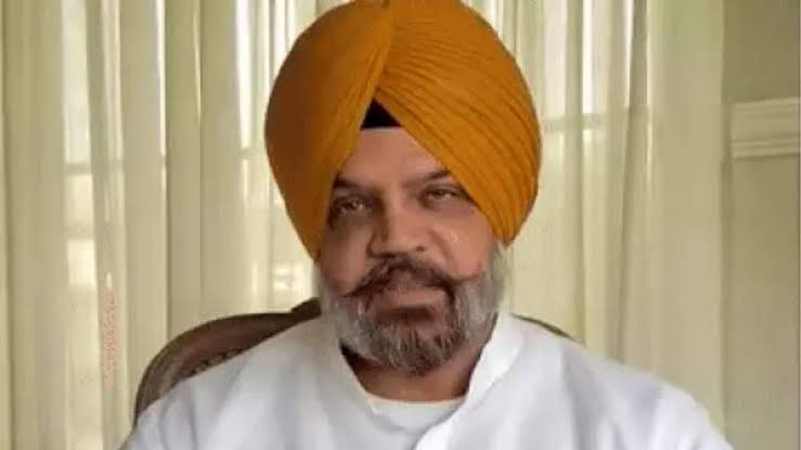 अकाली दल पुनर सुरजीत को बड़ा झटका: मनप्रीत अयाली का सभी पदों से इस्तीफा, नेतृत्व पर उठाए गंभीर सवाल