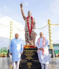 सावरकर जयंती पर बंगाल में राजनीतिक संदेश, मुख्यमंत्री शुभेंदु अधिकारी ने वीर सावरकर को बताया राष्ट्रभक्ति का प्रतीक