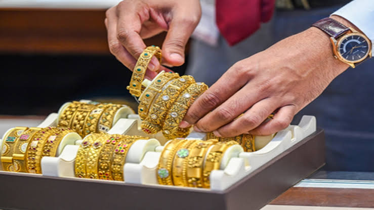 सोना-चांदी की कीमतों में उछाल: MCX पर सोना ₹1.52 लाख और चांदी ₹2.60 लाख के पार