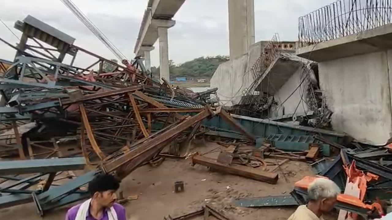 यूपी के हमीरपुर में बड़ा हादसा: बेतवा नदी पर निर्माणाधीन पुल का हिस्सा गिरा, मलबे में दबने से 6 मजदूरों की मौत