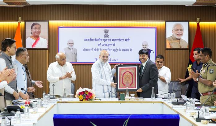 गुजरात : केंद्रीय मंत्री ने भुज में सीमा संबंधी विषयों पर बैठक की अध्यक्षता की