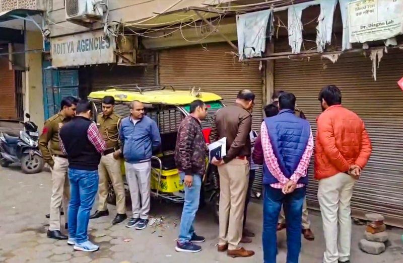 दिल्ली में शराब की दुकान पर गोलीबारी और लूट के प्रयास की जांच में अवैध हथियारों के नेटवर्क का खुलासा
