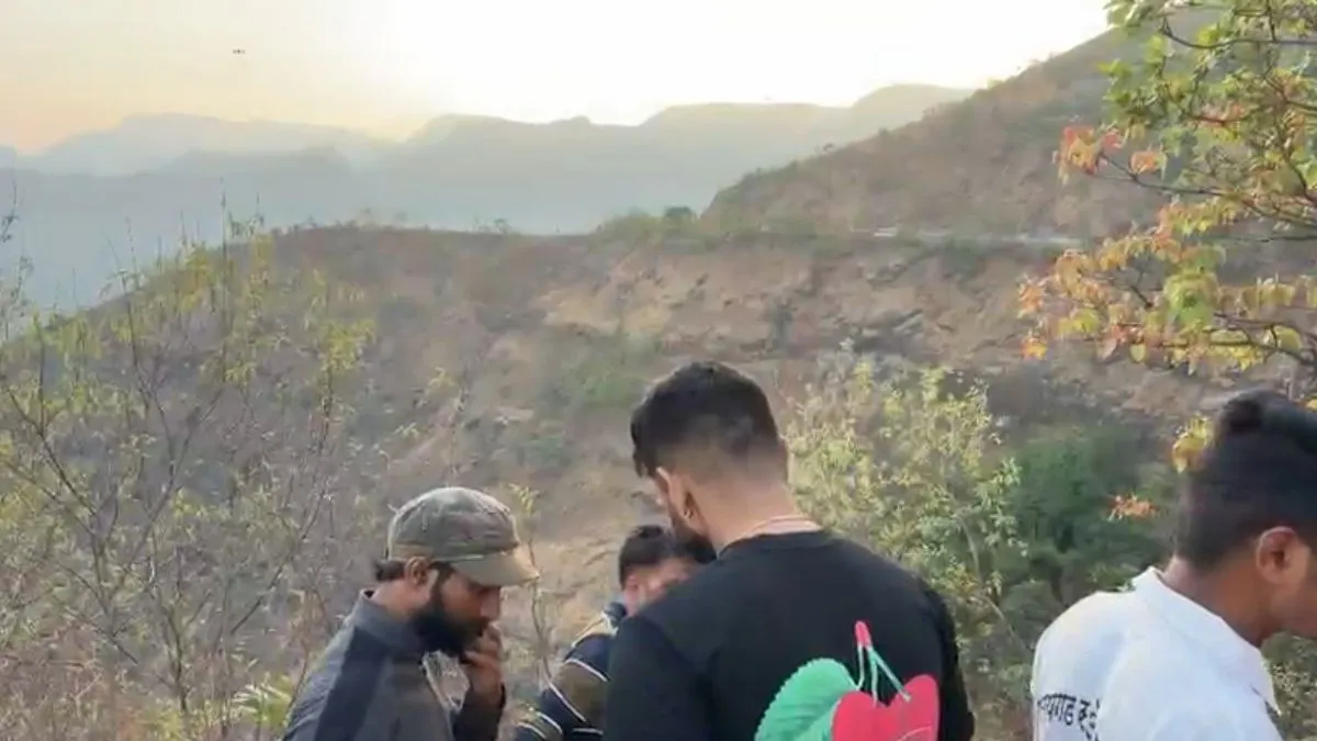 रायगढ़ भीषण हादसा: 700 फीट गहरी खाई में गिरी स्कॉर्पियो, 8 दोस्तों की दर्दनाक मौत