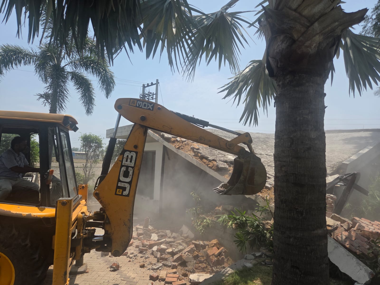 ‘ड्रग्स के खिलाफ जंग’ अभियान में बड़ी कार्रवाई, खन्ना में ड्रग तस्कर गुरदीप रानो के अवैध घर पर चला बुलडोजर