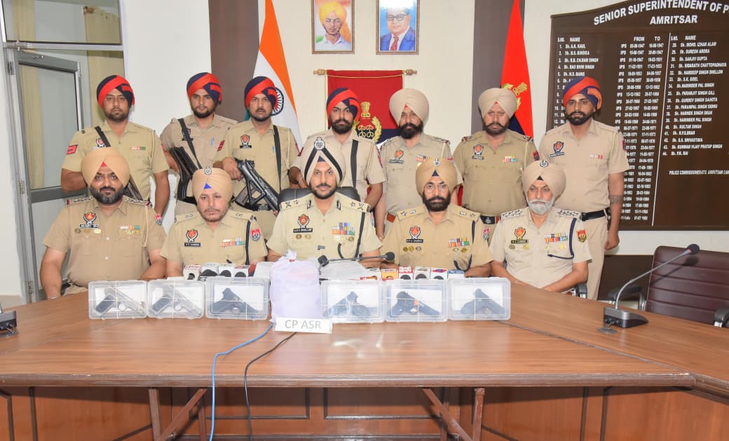 अमृतसर पुलिस ने हथियार और हेरोइन तस्करी मॉड्यूल का किया भंडाफोड़