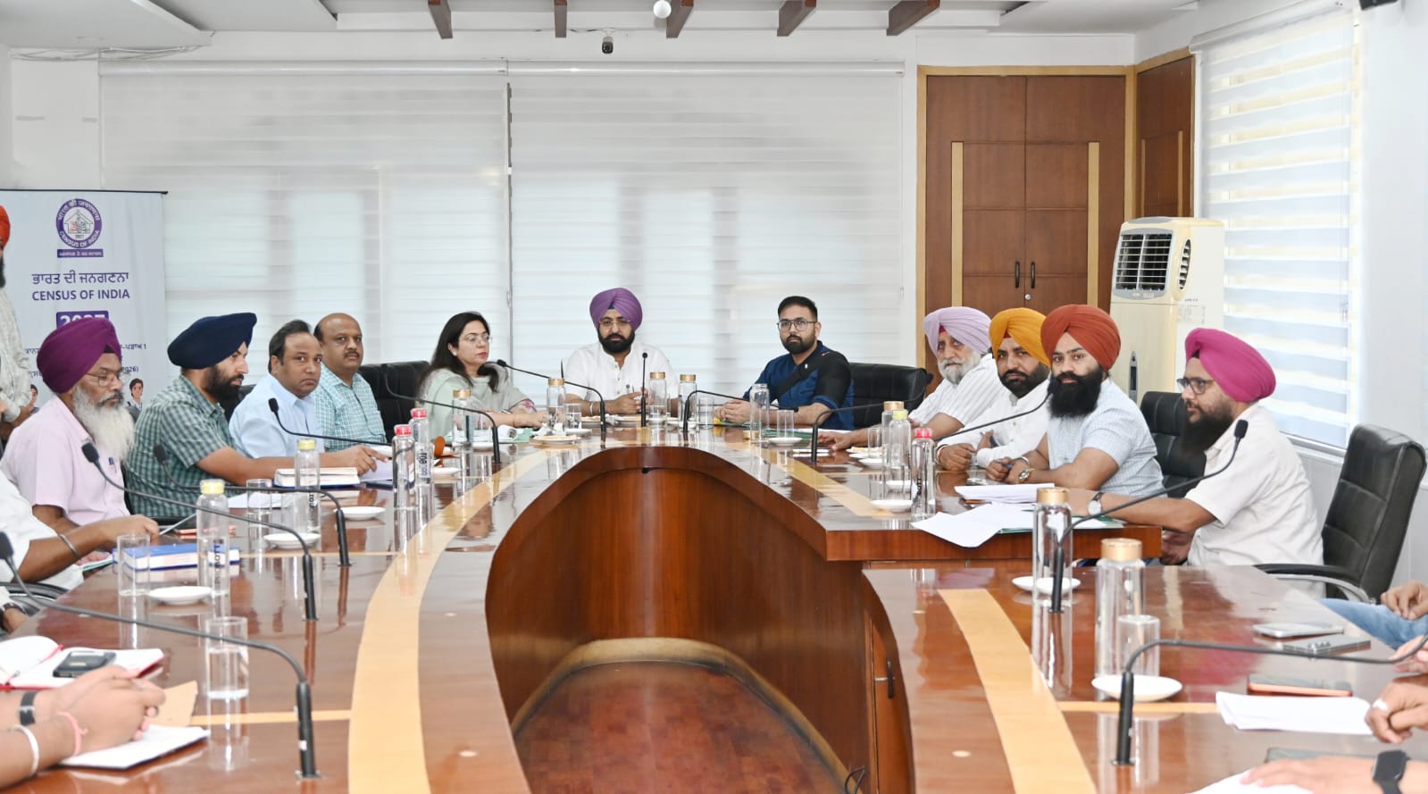 कैबिनेट मंत्री मुंडियन ने डेवलपमेंट के कामों में तेज़ी लाने और सस्टेनेबल डेवलपमेंट पक्का करने के लिए रिव्यू मीटिंग की