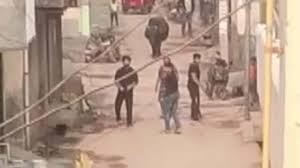 दिनदहाड़े फायरिंग की घटना CCTV में कैद, इलाके  में दहशत का माहौल