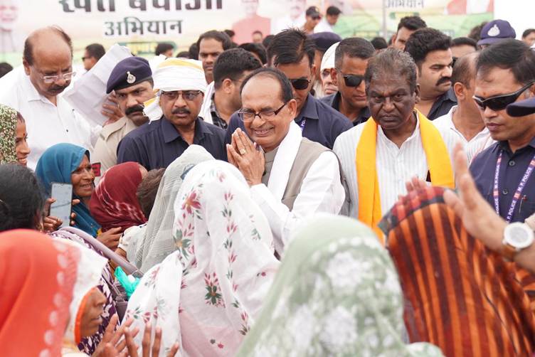 शिवराज सिंह चौहान ने रायसेन से राष्ट्रव्यापी ‘खेत बचाओ अभियान’ की शुरुआत की