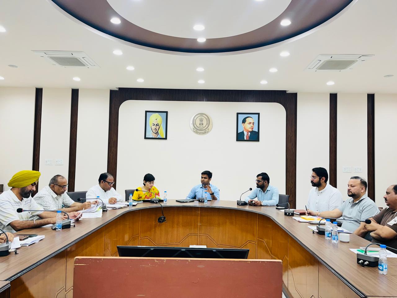 वोटर लिस्ट के SIR की तैयारियां तेज, DC हिमांशु जैन ने अधिकारियों संग की समीक्षा बैठक