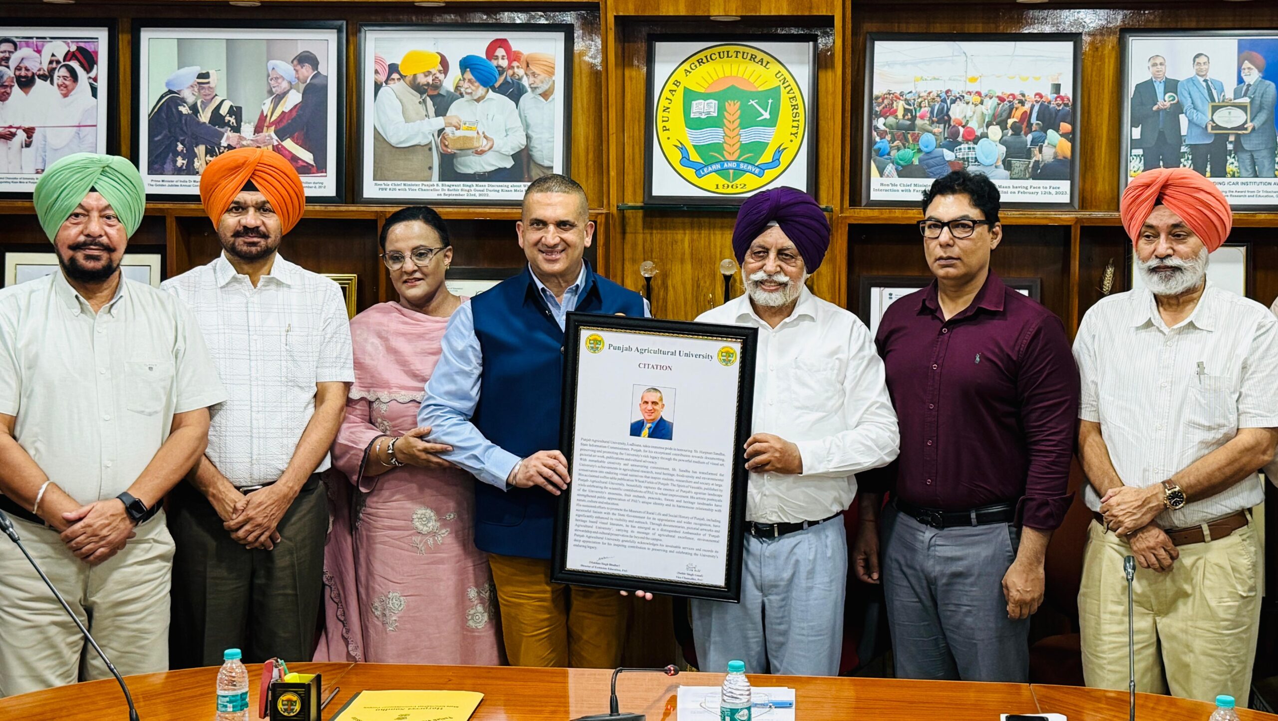 PAU ने पंजाब स्टेट इंफॉर्मेशन कमिश्नर हरप्रीत संधू को दिया सम्मान-पत्र, बनाया ‘खास एम्बेसडर’