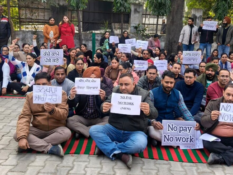 Ludhiana : स्वास्थ्य कर्मियों का सरकार के खिलाफ प्रदर्शन, पंजाब बंद का किया समर्थन