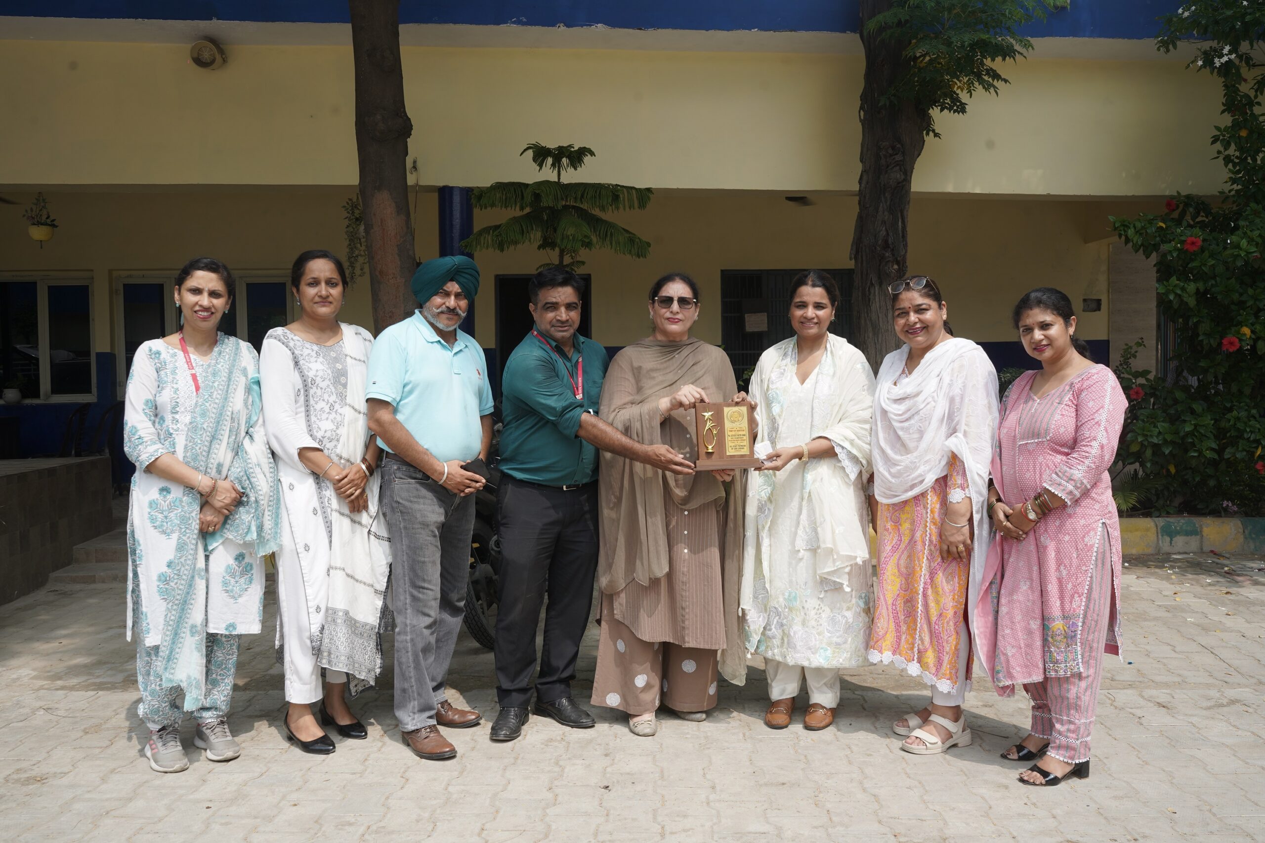 गुंजीत रुचि बावा ने गवर्नमेंट हाई स्कूल, लोहारा में ‘नन्हे कदम’ के ज़रिए स्टूडेंट्स को प्रेरित किया