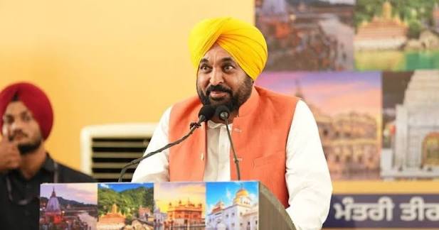 पंजाब सरकार तीर्थ योजना के तहत सीएम मान और केजरीवाल ने 15 बसों को तीर्थ स्थलों के लिए किया रवाना