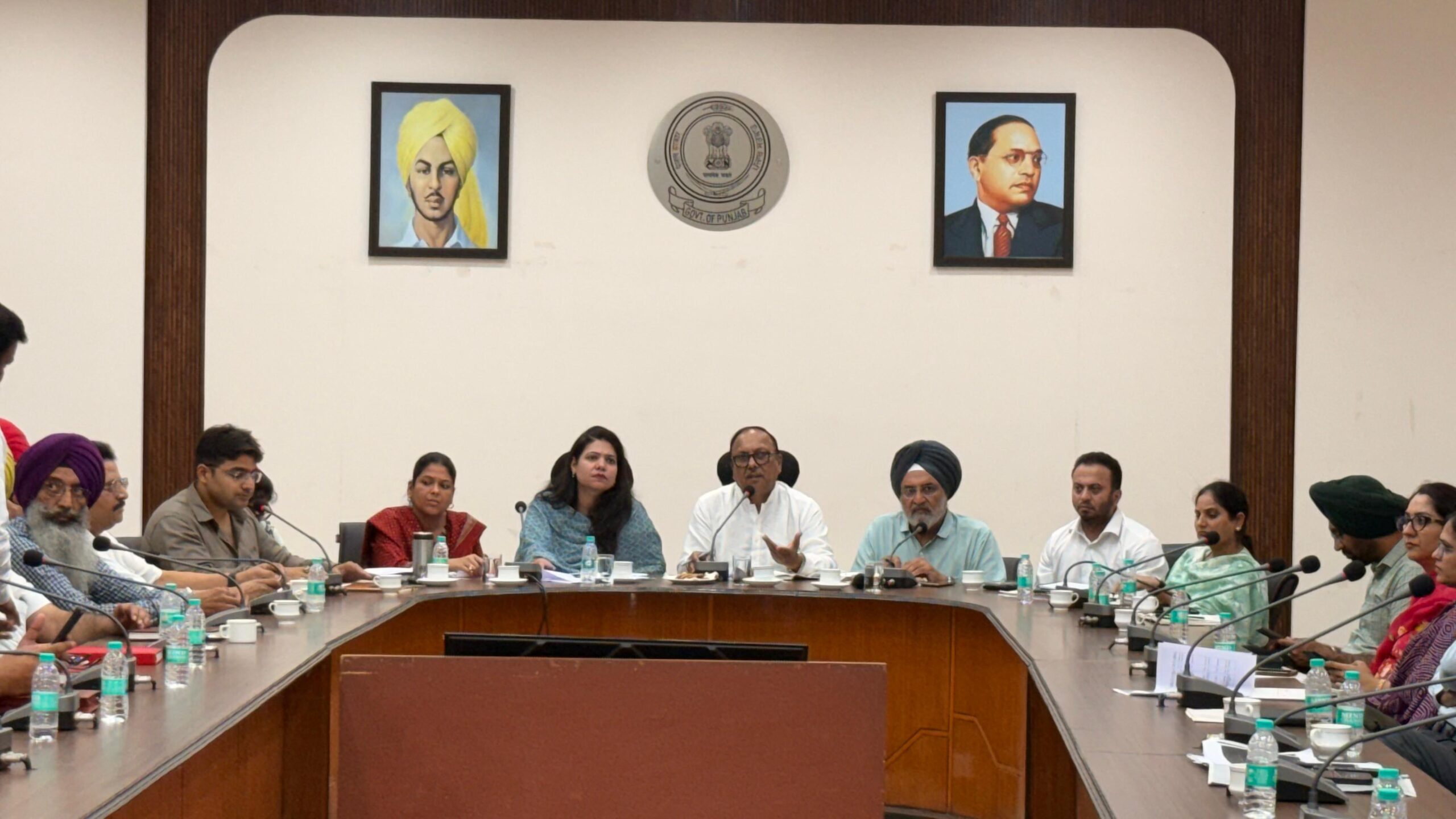 लुधियाना में ट्रेडर्स की शिकायतों पर समीक्षा बैठक, अनिल ठाकुर ने अधिकारियों को दिए तुरंत समाधान के निर्देश