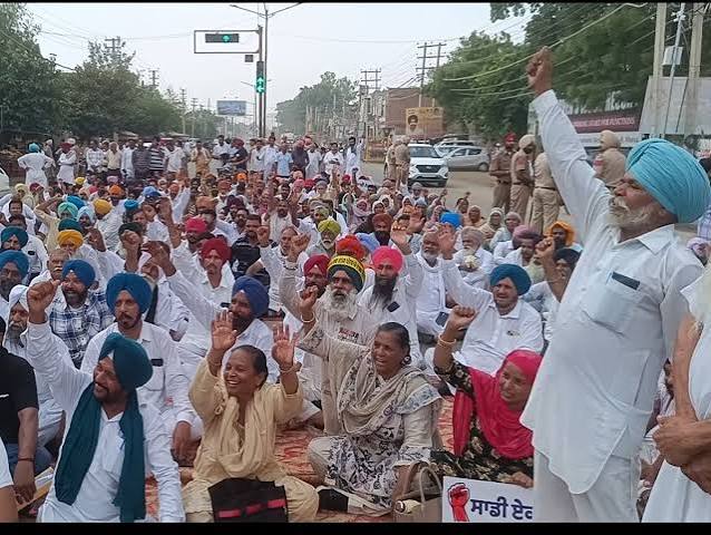 मानसा में डिपो होल्डरों का प्रदर्शन, 1700 रोजगार छीनने का आरोप; सिरसा-बरनाला रोड जाम