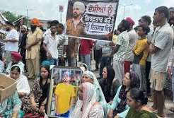 25 साल के हरजिंदर सिंह की हत्या के बाद हाईवे जाम, आरोपियों की गिरफ्तारी की मांग पर अड़े परिजन