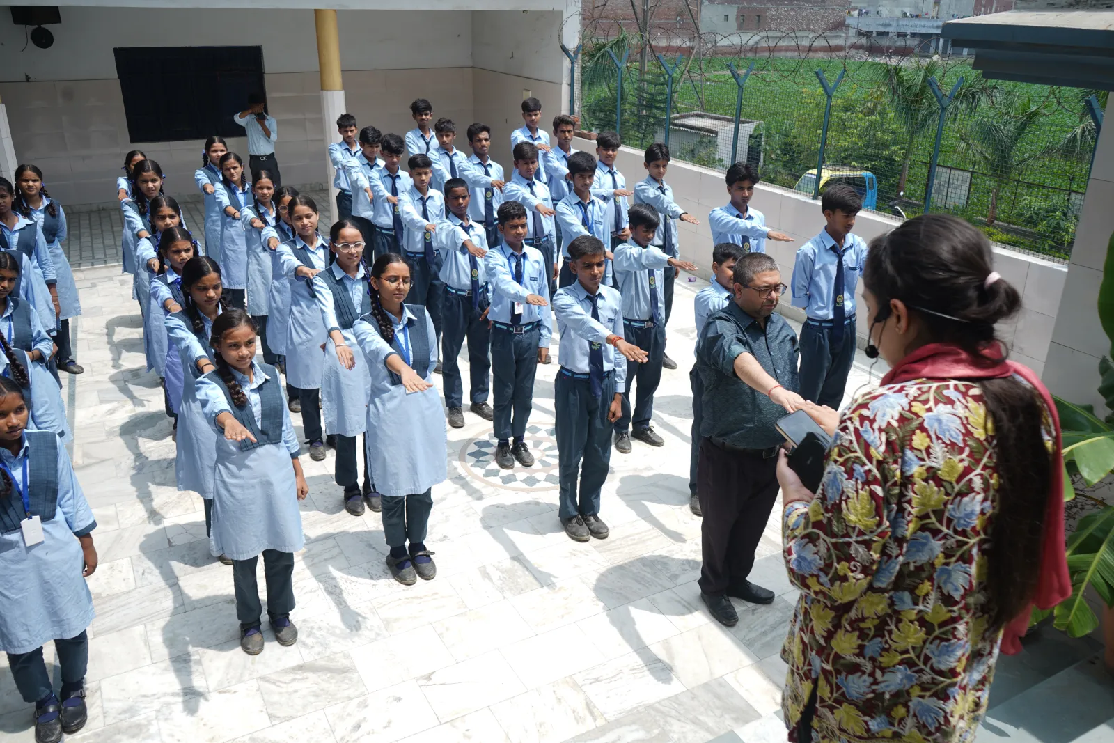 Garden Valley School के विद्यार्थियों की नशे के खिलाफ अनोखी पहल, घर-घर पहुंचा रहे जागरूकता का संदेश