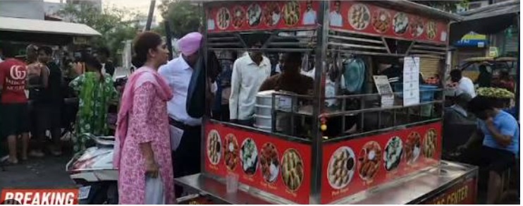 जंडियाला गुरु स्ट्रीट फूड मार्केट में हेल्थ डिपार्टमेंट की चेंकिंग, फास्ट फूड के लिए सैंपल