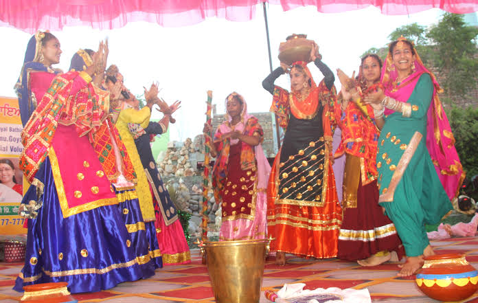 तीज के रंग में रंगा मानसा, लड़कियों ने गिद्दा-भांगड़े से बांधा समां