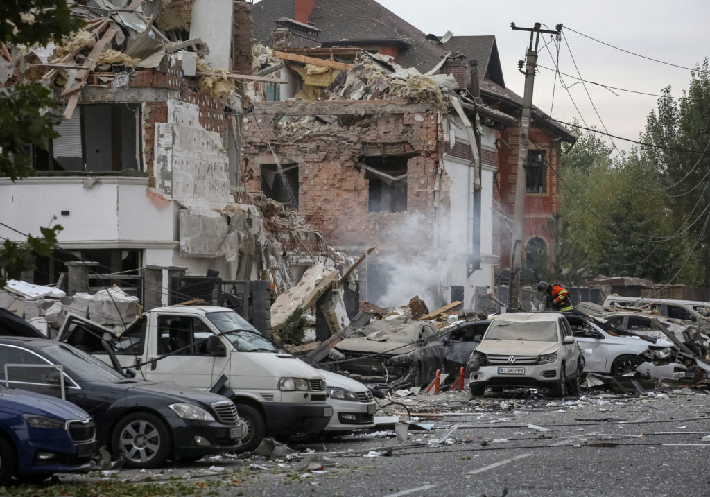 Russia-Ukraine War : रूस ने कीव पर मिसाइल से दागा निशाना, 17 लोगों की मौत