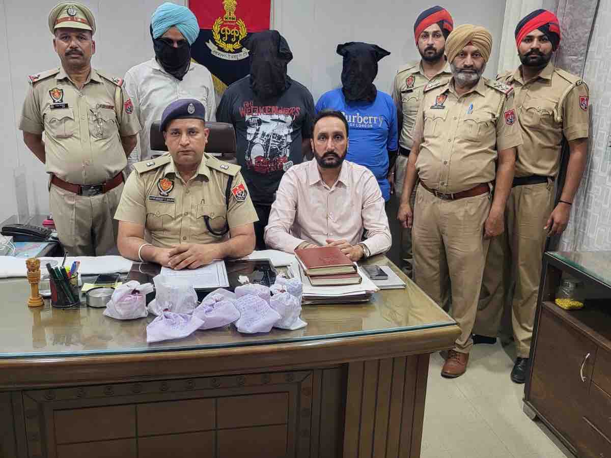 लुधियाना : निहंगों ने 3 युवकों को पकड़ा, पुलिस यूनिफॉर्म पहनने का भी आरोप