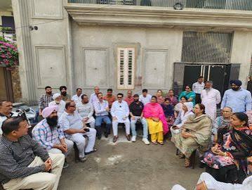 MLA मदन लाल बग्गा ने वार्ड नंबर 92 में गली निर्माण कार्य का किया उद्घाटन