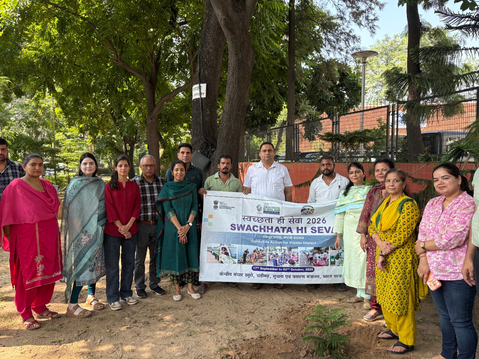 ‘स्वच्छता ही सेवा 2026’: PIB-CBC चंडीगढ़ ने ‘एक पेड़ मां के नाम’ के तहत किया पौधारोपण