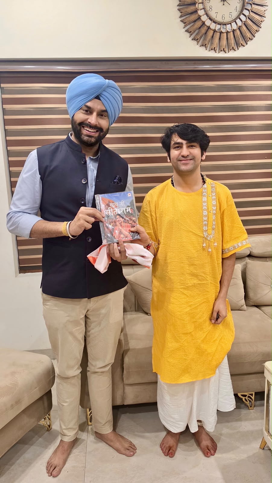 सुखविंदर सिंह बिंद्रा ने बागेश्वर धाम के पंडित धीरेंद्र कृष्ण शास्त्री से की मुलाकात