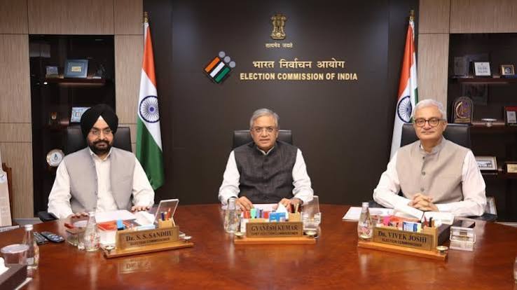 चुनाव आयोग की अहम बैठक में बड़े फैसले, दिल्ली-महाराष्ट्र में SIR की समयसीमा बढ़ी