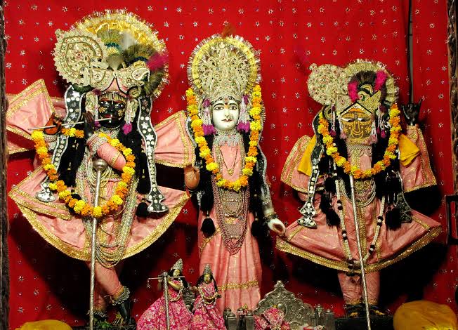 अमृतसर दुर्गियाना मंदिर में जन्माष्टमी की धूम, कृष्ण दर्शन को उमड़ी भीड
