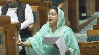 AAP महिलाओं ने हरसिमरत बादल को घेरा, महिलाओं के सम्मान पर पूछे सवाल