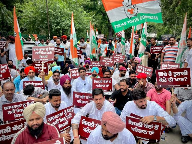 Barnala : महंगाई और बेरोजगारी को लेकर यूथ कांग्रेस का प्रदर्शन, पंजाब और केंद्र सरकार पर साधा निशाना