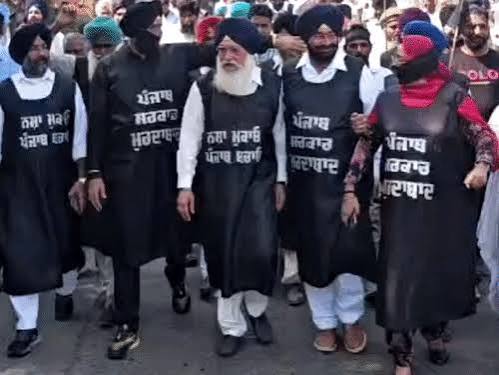 संगरूर में CM मान की कोठी के बाहर अकाली दल का प्रदर्शन, काले कपड़े और झंडे लेकर पहुंचे कार्यकर्ता
