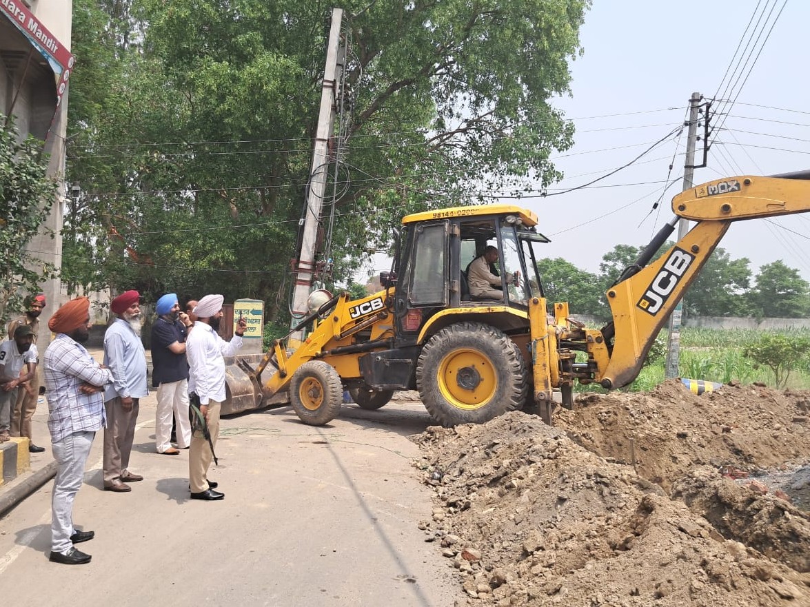 कपूरथला में पुराने नाले को लेकर सियासत गरम, दुकानदारों ने कार्रवाई का किया विरोध