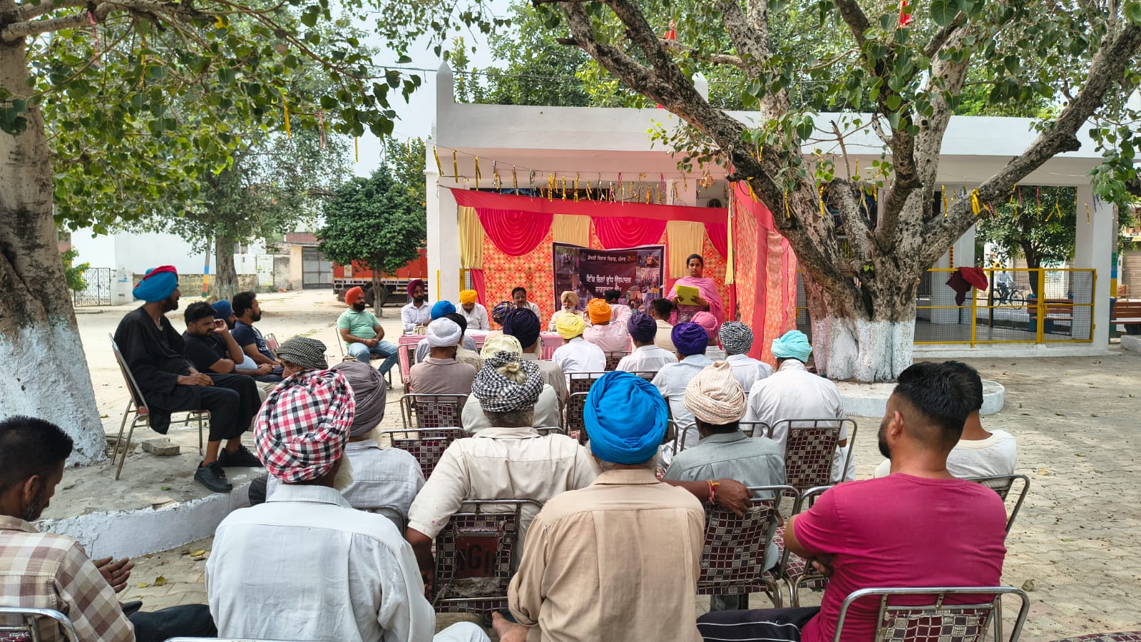 गांव गोह में मिल्क प्रोड्यूसर अवेयरनेस कैंप, डेयरी किसानों को योजनाओं की दी जानकारी