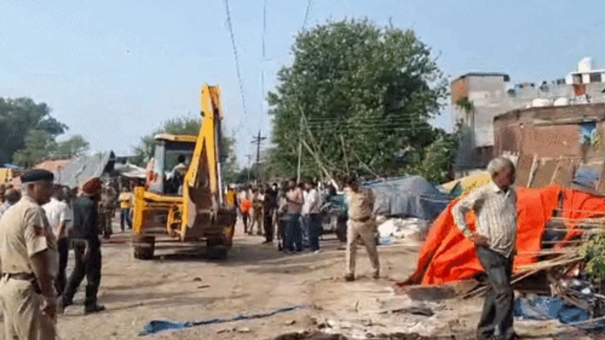 माछीवाड़ा में अवैध झुग्गियों पर चला नगर कौंसिल का पीला पंजा, करीब 100 परिवारों के रहने की जगह हटाई लिए