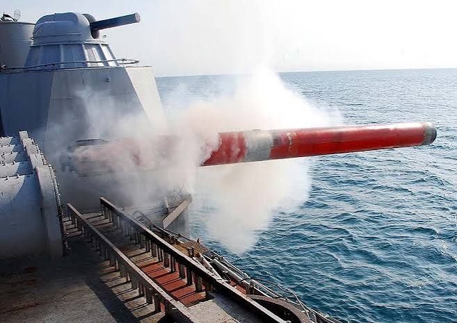 Defence Deal: भारत ने ₹4,106 करोड़ के रक्षा सौदे किए, वायुसेना को GSAT-7C और नौसेना को मिलेगा वरुणास्त्र