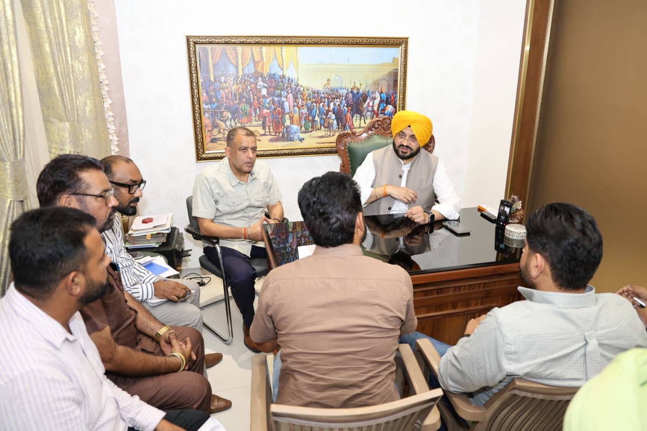 Punjab : MGNREGA कर्मचारियों की मांगों पर विचार करेगी मान सरकार, मंत्री तरुणप्रीत सिंह सौंद ने दिया भरोसा