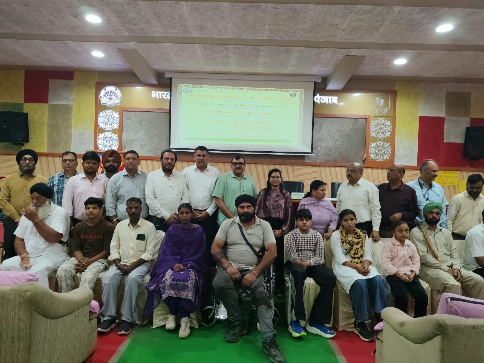 लुधियाना में वर्धमान स्पेशल स्टील्स ने 101 जरूरतमंदों को दिए मुफ्त आर्टिफिशियल अंग
