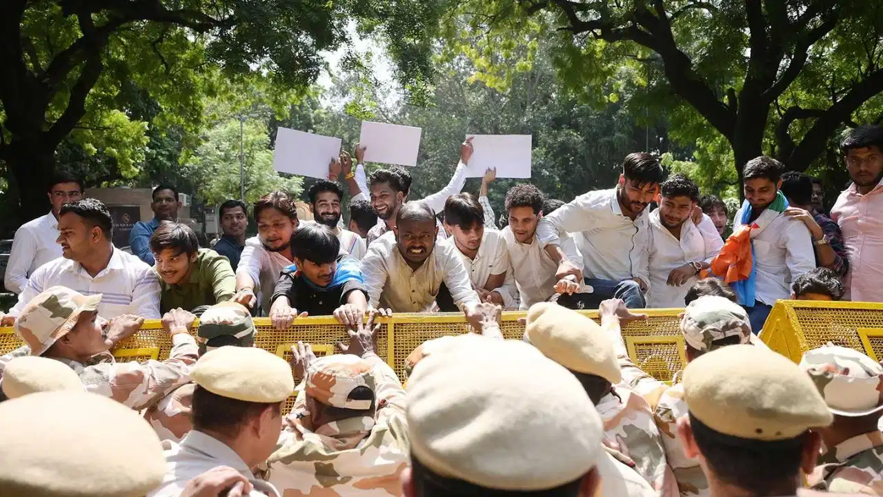 CEC ज्ञानेश कुमार के खिलाफ प्रदर्शन पर दिल्ली पुलिस का एक्शन, जंतर-मंतर मामले में 3 FIR दर्ज