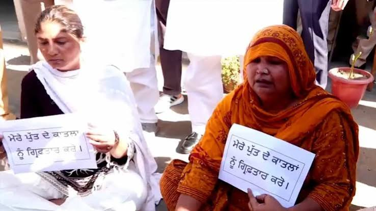 पंजाब विधानसभा के बाहर कांग्रेस का प्रदर्शन, भगवंत मान का पुतला जलाया
