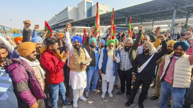 Punjab Roadways Strike: पंजाब में रोडवेज का चक्का जाम, कच्चे कर्मचारियों की अनिश्चितकालीन हड़ताल शुरू
