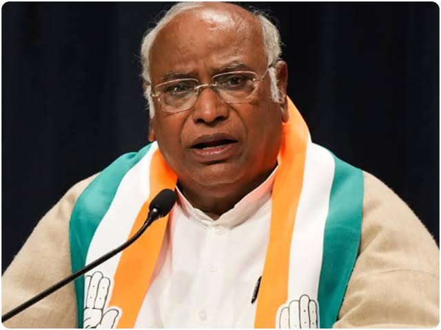 खरगे ने रखीं कांग्रेस की 3 ‘गैर-समझौतावादी’ मांगें, CEC के इस्तीफे से बैलेट पेपर तक उठाया मुद्दा