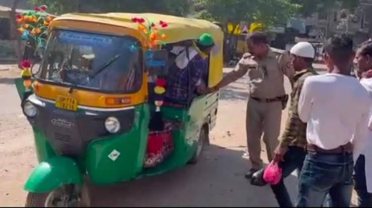 अमृतसर : ऑटो-ई-रिक्शा चालकों का ट्रैफिक पुलिस पर आरोप, ASI के खिलाफ SP ट्रैफिक को दी शिकायत