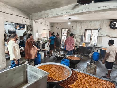 लुधियाना : हेल्थ डिपार्टमेंट की बड़ी कार्रवाई, चाप और फ्रोजन फूड में मिली फफूंद; वेज-नॉनवेज सामान एक ही फ्रीजर में