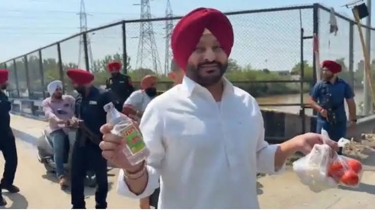 नाभा में ड्रग्स के खिलाफ स्टिंग करने वाले BJP नेता वरिंदर बिट्टू पर केस दर्ज, भादसों थाने के बाहर BJP का धरना