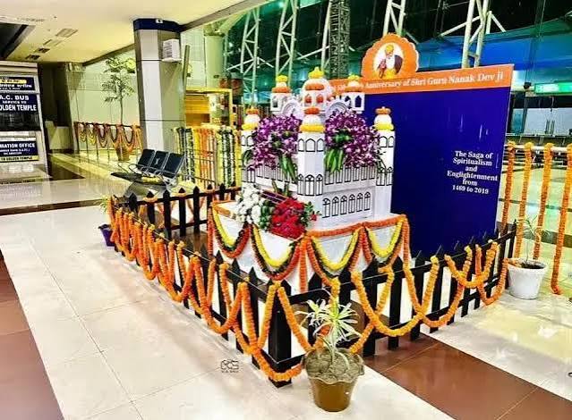 Guru Ramdas Ji Parkash Purab: अमृतसर एयरपोर्ट पर फूलों की सेवा शुरू, देश-विदेश से आने वाली संगतों का होगा भव्य स्वागत